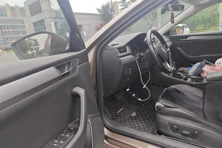 Used Skoda Superb 2016 TSI280 DSG Innovation Edition Driver Seat