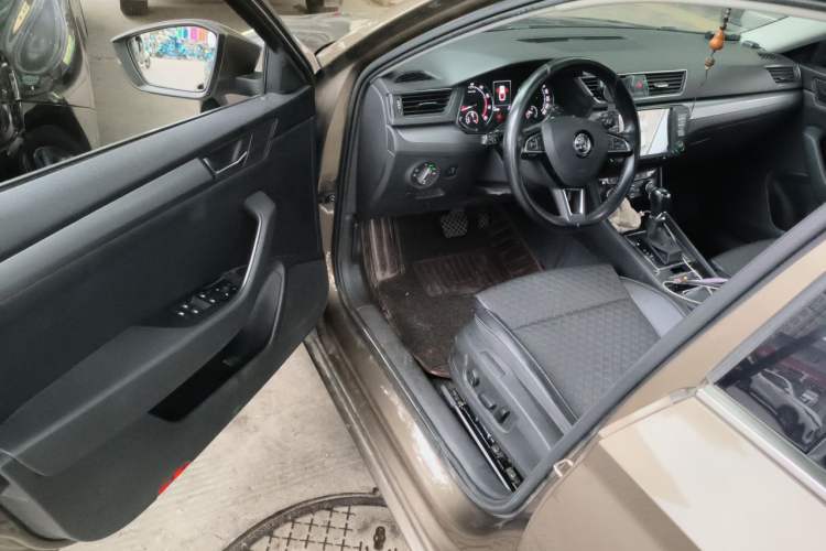 Used Skoda Superb 2016 TSI280 DSG Innovation Edition Driver Seat