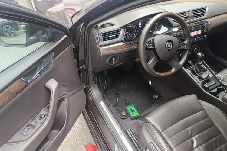 Used Skoda Superb 2016 Facelifted TSI380 DSG Flagship Edition Driver Seat