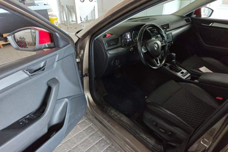 Used Skoda Superb 2016 TSI330 DSG Innovation Edition Driver Seat