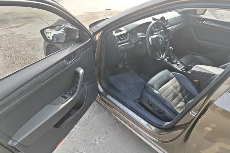 Used Skoda Superb 2016 TSI330 DSG Smart Drive Edition Driver Seat