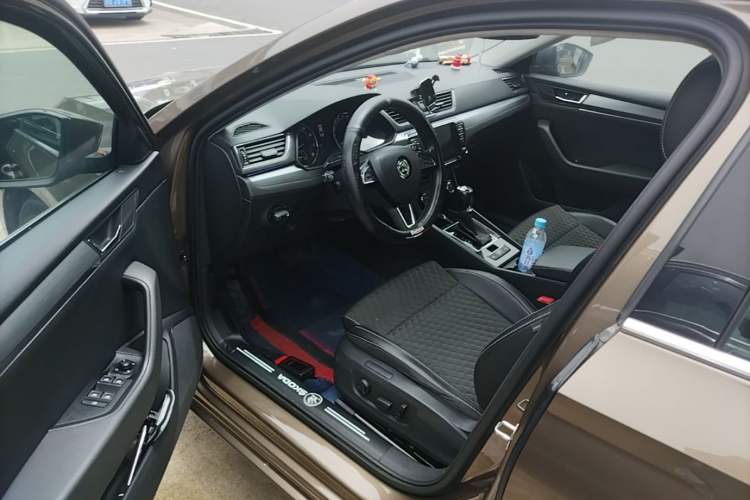 Used Skoda Superb 2016 TSI280 DSG Innovation Edition Driver Seat