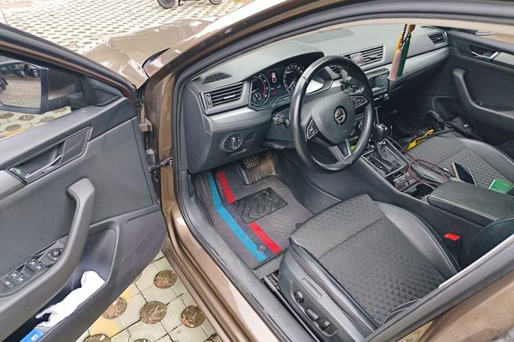 Used Skoda Superb 2016 TSI280 DSG Innovation Edition Driver Seat