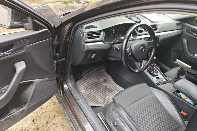 Used Skoda Superb 2016 TSI280 DSG Innovation Edition Driver Seat