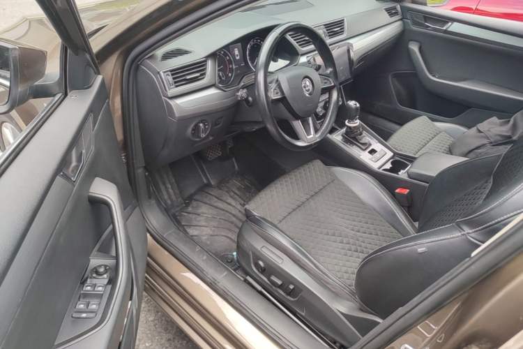 Used Skoda Superb 2016 TSI280 DSG Innovation Edition Driver Seat