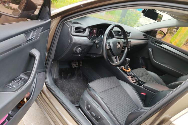 Used Skoda Superb 2016 TSI330 DSG Innovation Edition Driver Seat
