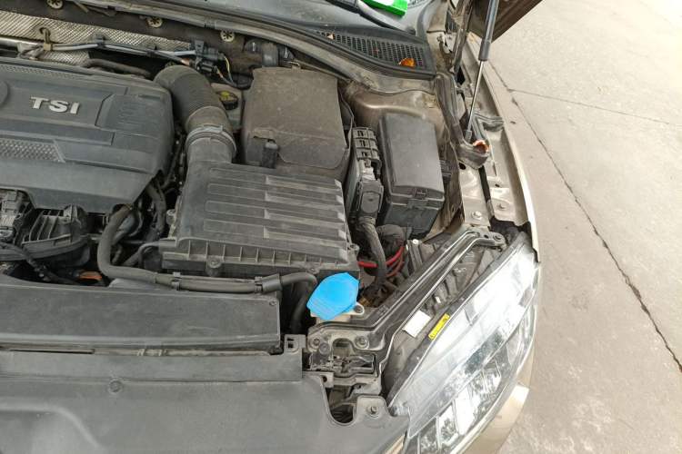 Used Skoda Superb 2016 TSI330 DSG Innovation Edition Engine Bay Left