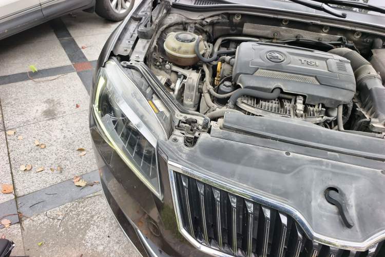 Used Skoda Superb 2016 TSI330 DSG Smart Drive Edition Engine Bay Right