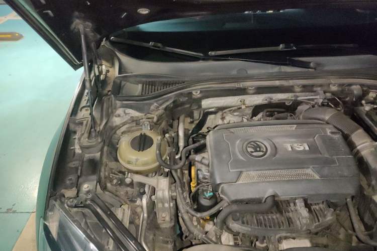 Used Skoda Superb 2016 TSI330 DSG Innovation Edition Engine Bay Right