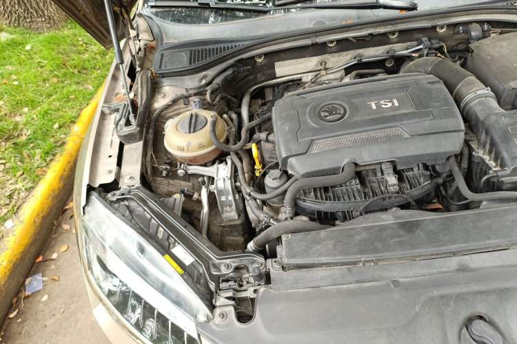 Used Skoda Superb 2016 TSI330 DSG Innovation Edition Engine Bay Right