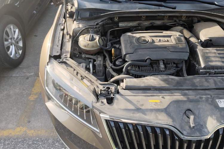 Used Skoda Superb 2016 TSI330 DSG Innovation Edition Engine Bay Right