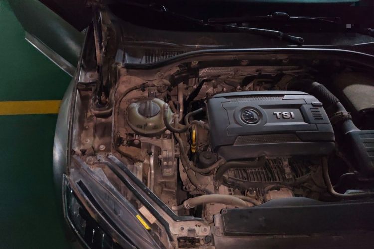 Used Skoda Superb 2016 TSI330 DSG Innovation Edition Engine Bay Right