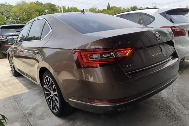 Used Skoda Superb 2016 TSI330 DSG Smart Drive Edition Exterior 2