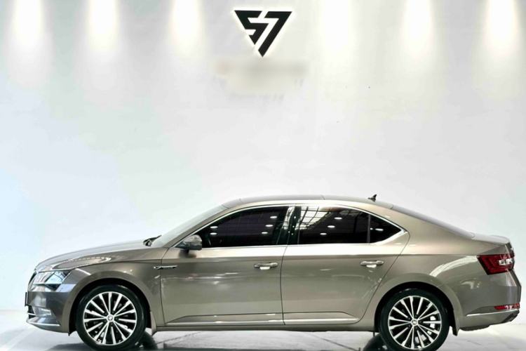 Used Skoda Superb 2016 TSI330 DSG Smart Drive Edition Exterior 3