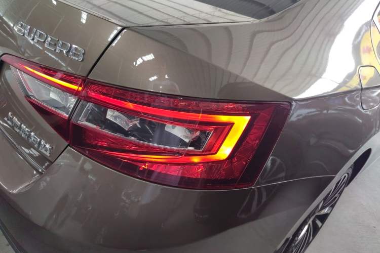 Used Skoda Superb 2016 TSI330 DSG Smart Drive Edition Exterior 3