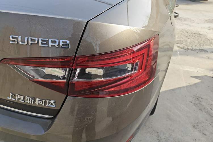 Used Skoda Superb 2016 TSI330 DSG Smart Drive Edition Exterior 3