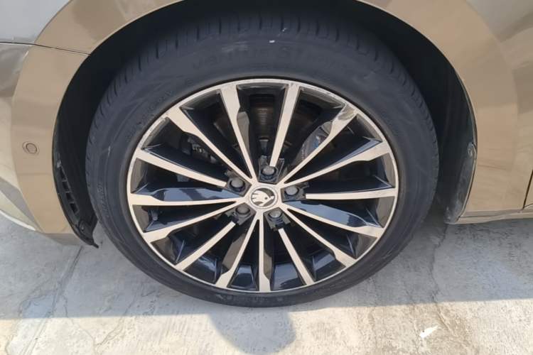 Used Skoda Superb 2016 TSI330 DSG Smart Drive Edition Exterior 4