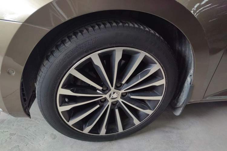 Used Skoda Superb 2016 TSI330 DSG Smart Drive Edition Exterior 4