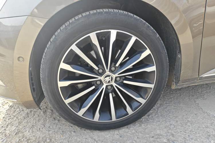 Used Skoda Superb 2016 TSI330 DSG Smart Drive Edition Exterior 4