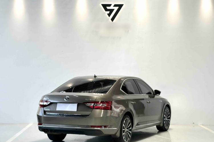 Used Skoda Superb 2016 TSI330 DSG Smart Drive Edition Exterior 5