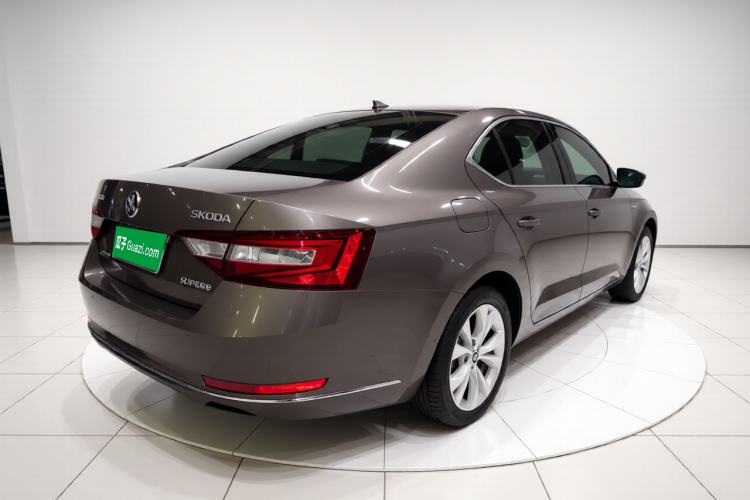 Used Skoda Superb 2016 TSI330 DSG Innovation Edition Exterior 5