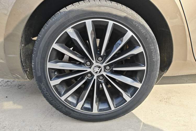 Used Skoda Superb 2016 TSI330 DSG Smart Drive Edition Exterior 5