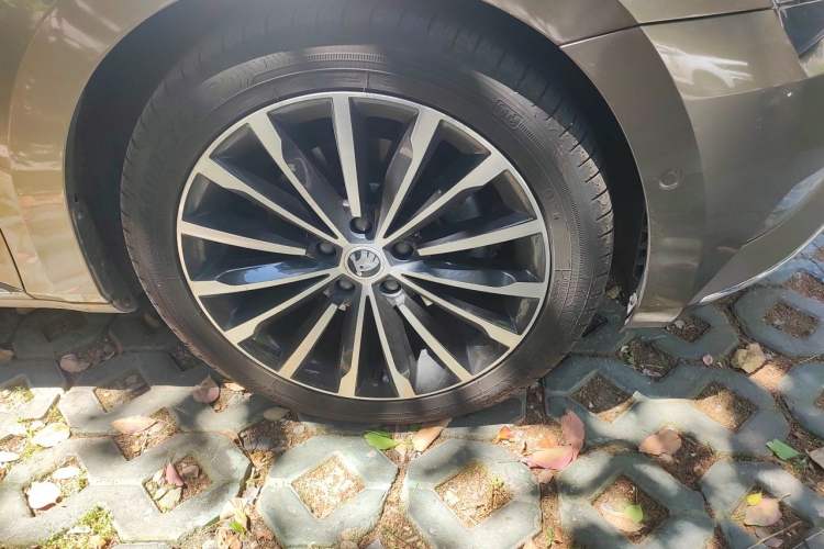 Used Skoda Superb 2016 TSI330 DSG Smart Drive Edition Exterior 7