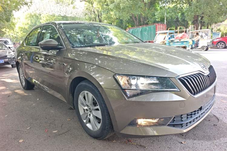 Used Skoda Superb 2016 TSI280 DSG Advanced Edition Front Right 45 Deg