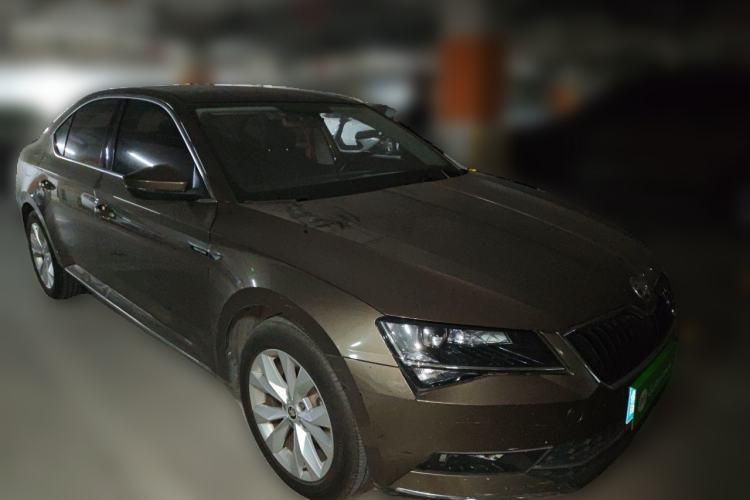 Used Skoda Superb 2016 TSI330 DSG Innovation Edition Front Right 45 Deg