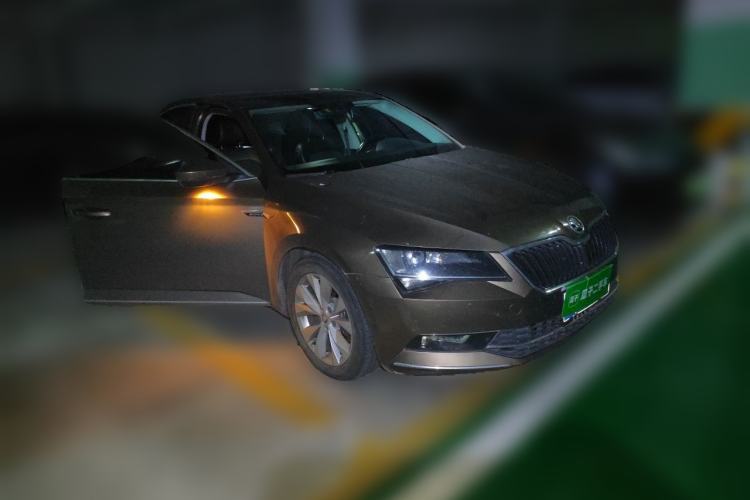 Used Skoda Superb 2016 TSI280 DSG Innovation Edition Front Right 45 Deg