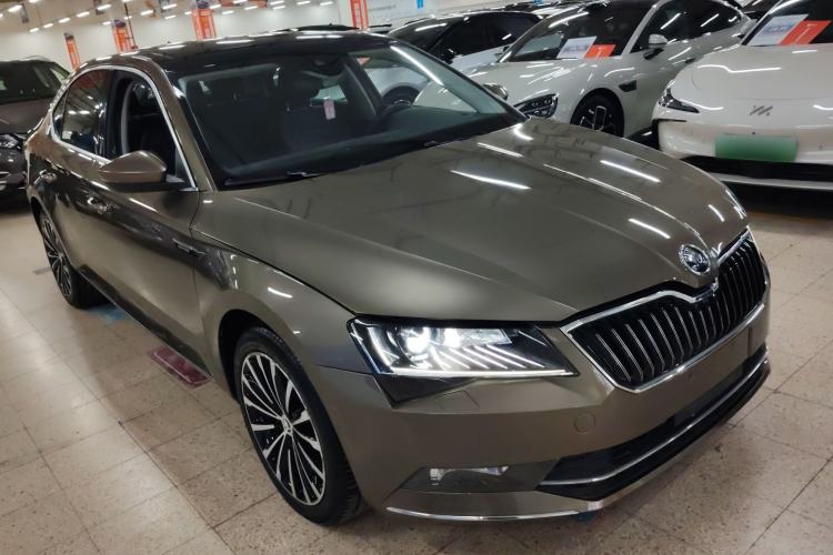 Used Skoda Superb 2016 TSI330 DSG Smart Drive Edition Front Right 45 Deg