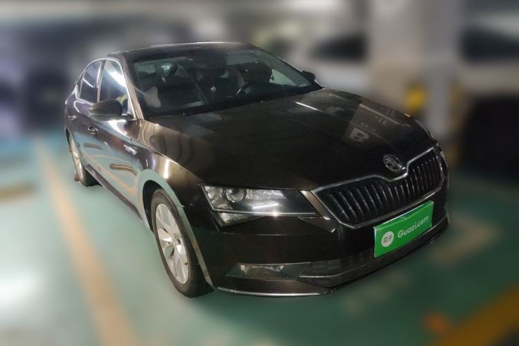 Used Skoda Superb 2016 TSI330 DSG Innovation Edition Front Right 45 Deg