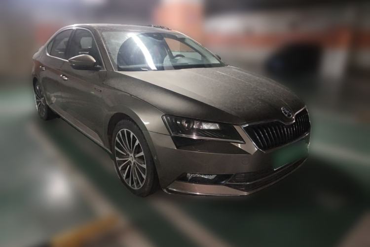 Used Skoda Superb 2016 TSI280 DSG Champion Edition Front Right 45 Deg