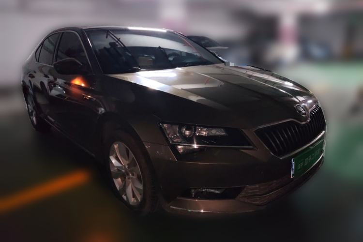 Used Skoda Superb 2016 TSI330 DSG Innovation Edition Front Right 45 Deg