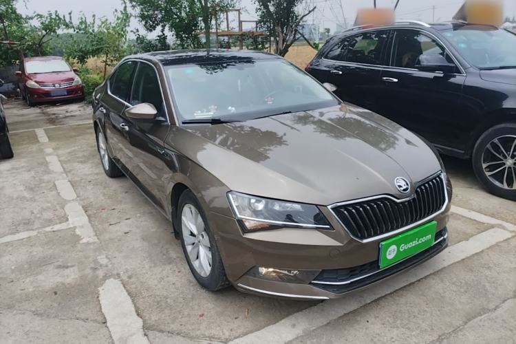 Used Skoda Superb 2016 TSI280 DSG Innovation Edition Front Right 45 Deg
