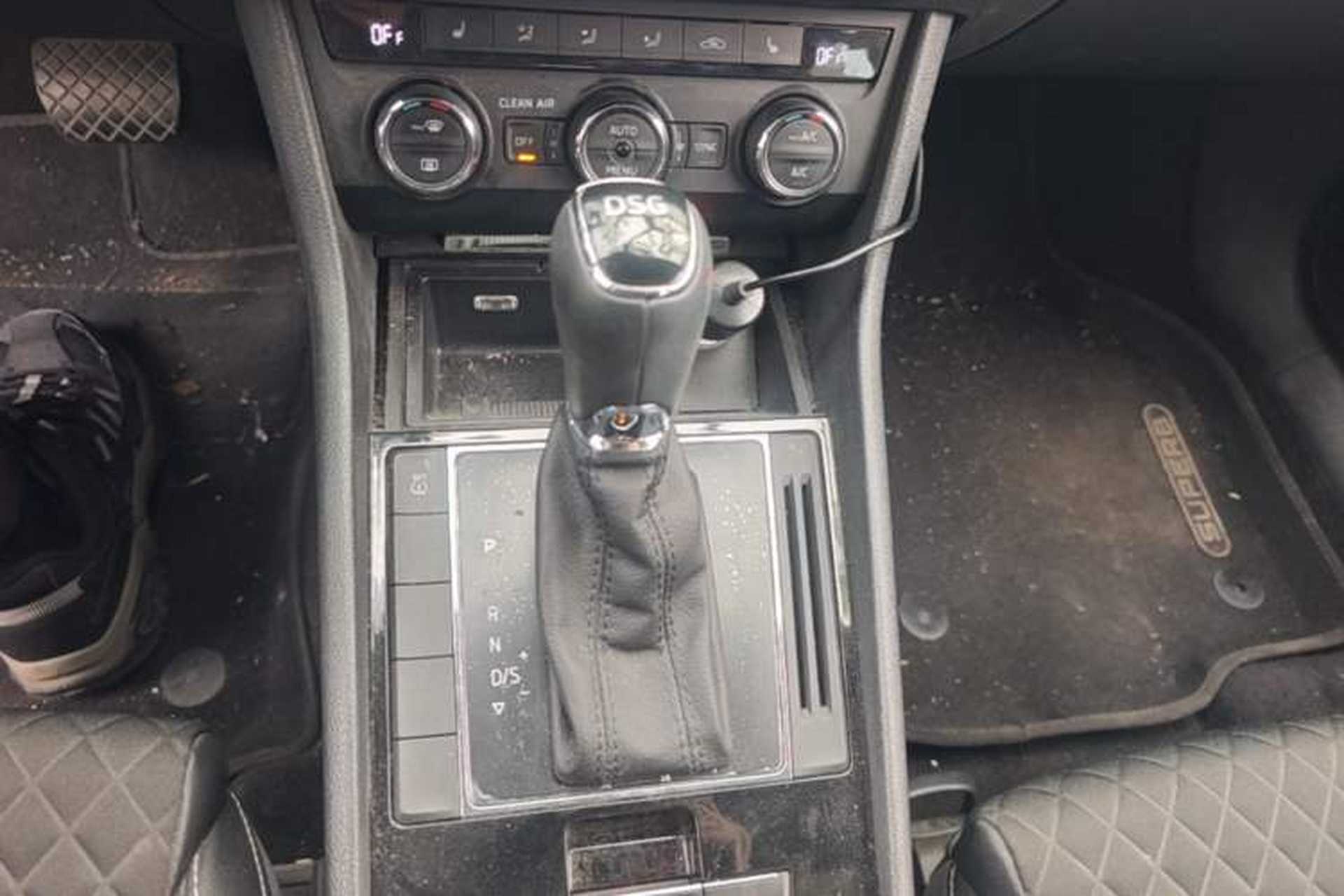 Used Skoda Superb 2016 TSI280 DSG Innovation Edition Gear Lever