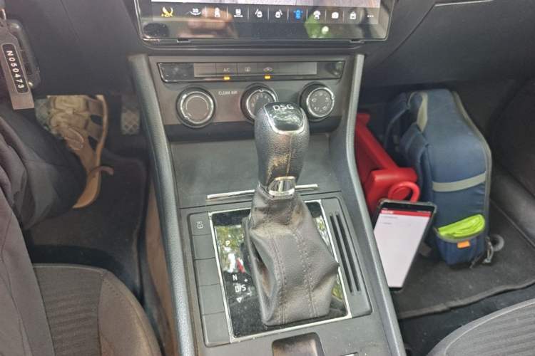 Used Skoda Superb 2016 TSI280 DSG Advanced Edition Gear Lever