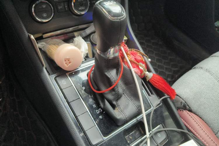 Used Skoda Superb 2016 TSI280 DSG Innovation Edition Gear Lever