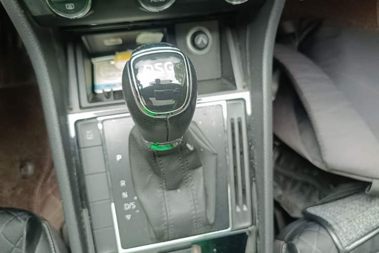 Used Skoda Superb 2016 TSI330 DSG Innovation Edition Gear Lever