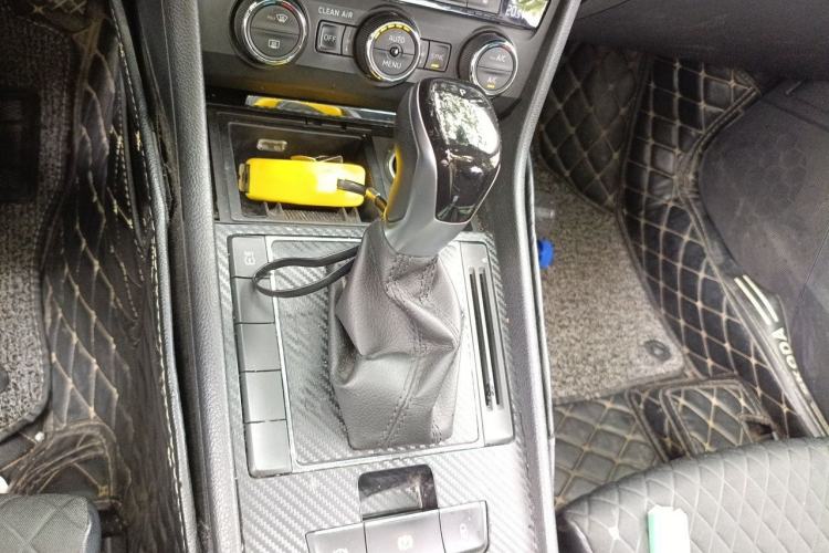 Used Skoda Superb 2016 TSI330 DSG Innovation Edition Gear Lever