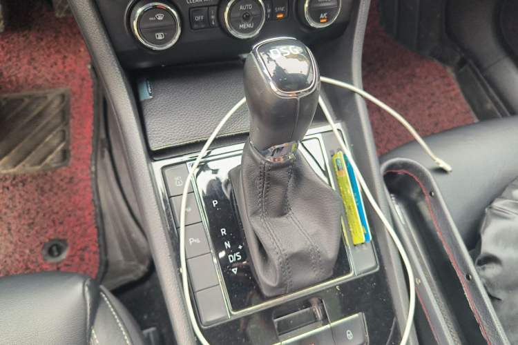 Used Skoda Superb 2016 TSI330 DSG Smart Drive Edition Gear Lever
