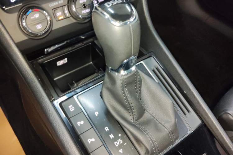 Used Skoda Superb 2016 TSI330 DSG Smart Drive Edition Gear Lever