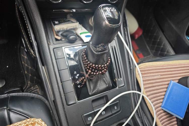 Used Skoda Superb 2016 TSI280 DSG Advanced Edition Gear Lever