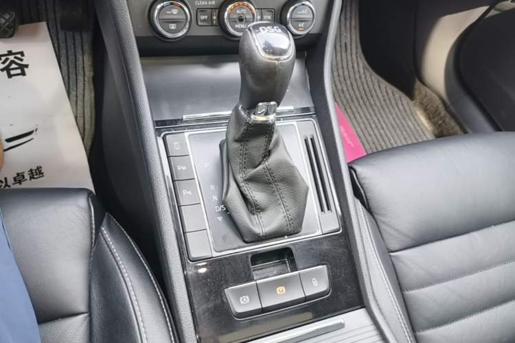 Used Skoda Superb 2016 TSI330 DSG Smart Drive Edition Gear Lever