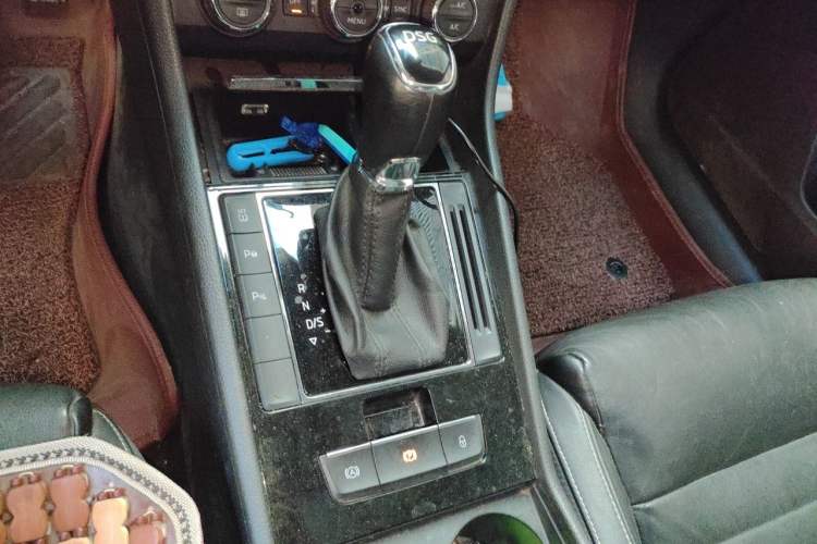 Used Skoda Superb 2016 TSI330 DSG Smart Drive Edition Gear Lever