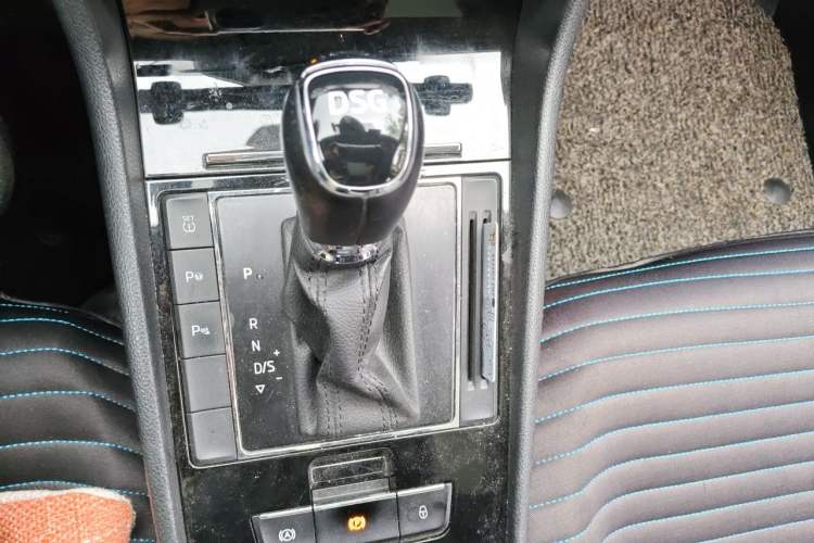 Used Skoda Superb 2016 TSI330 DSG Smart Drive Edition Gear Lever