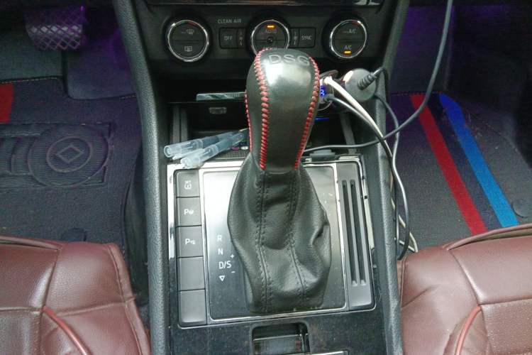 Used Skoda Superb 2016 TSI330 DSG Smart Drive Edition Gear Lever