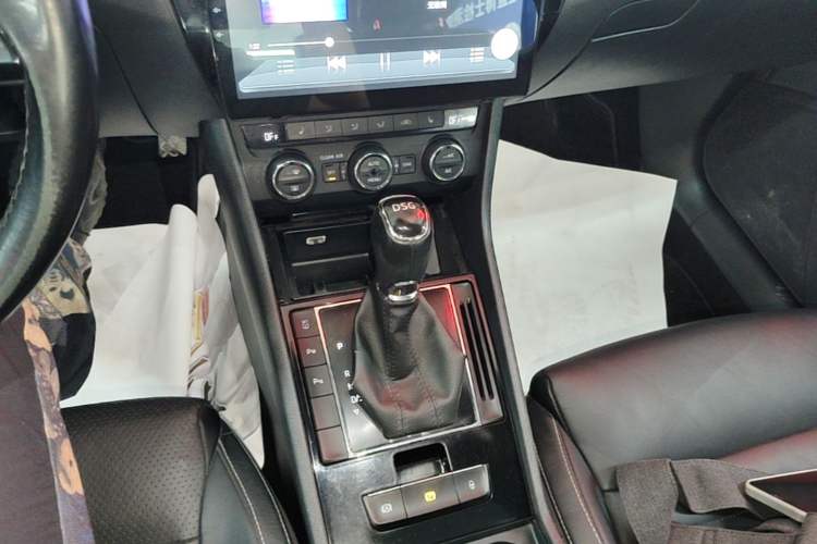 Used Skoda Superb 2016 TSI330 DSG Smart Drive Edition Gear Lever