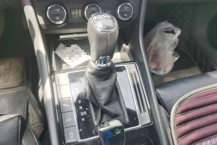 Used Skoda Superb 2016 TSI330 DSG Smart Drive Edition Gear Lever
