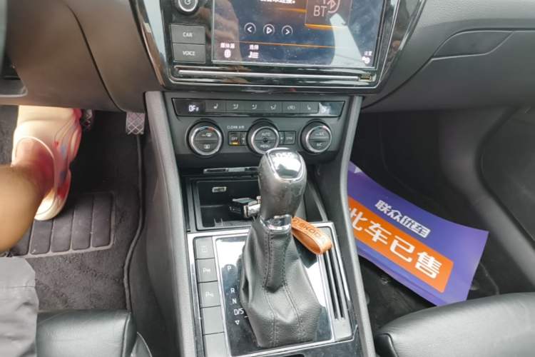 Used Skoda Superb 2016 TSI330 DSG Smart Drive Edition Gear Lever